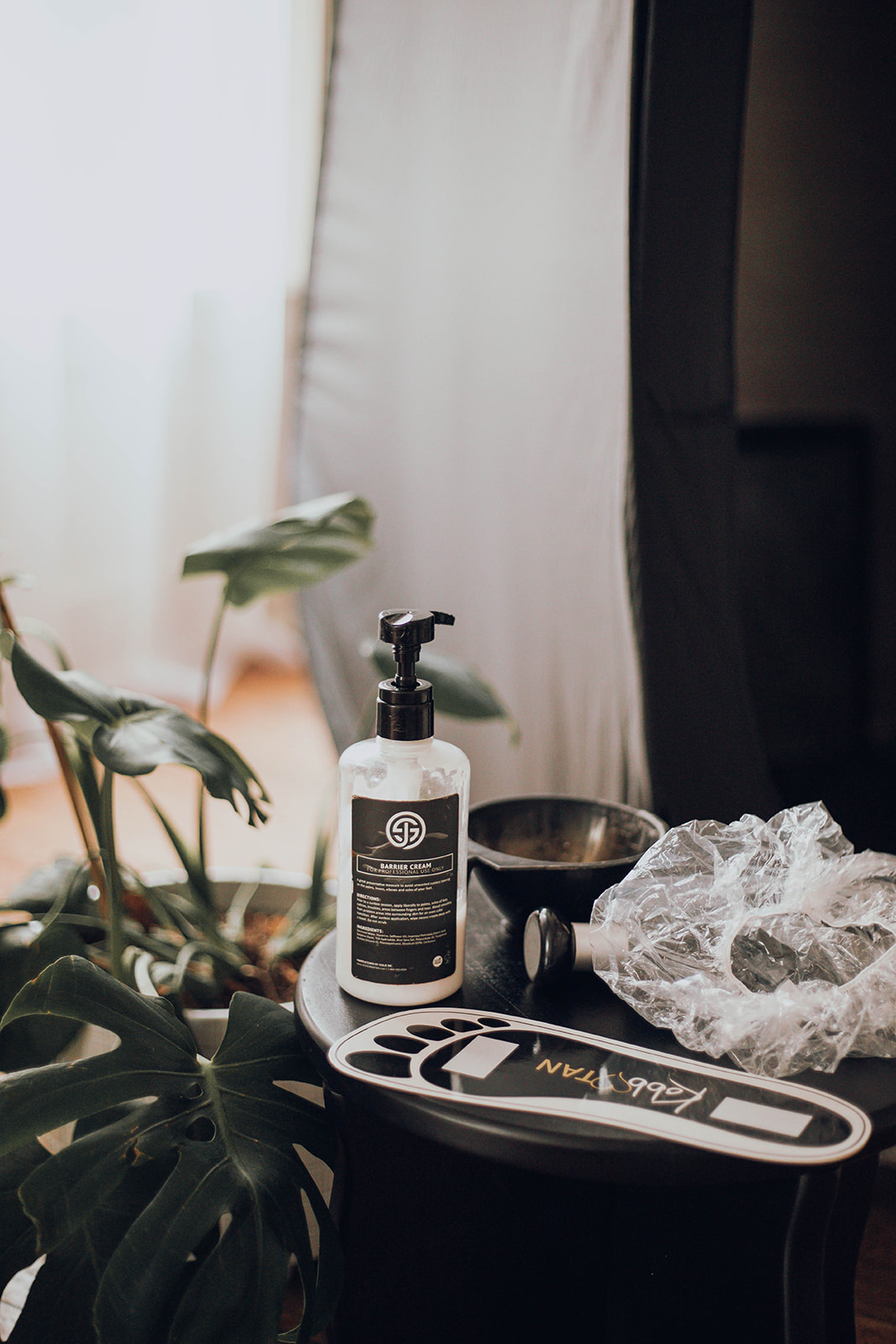 Professional mobile spray tanning service